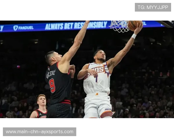 太阳外线火力全开,布克三分球引爆全场 太阳外线火力全开,布克三分球引爆全场